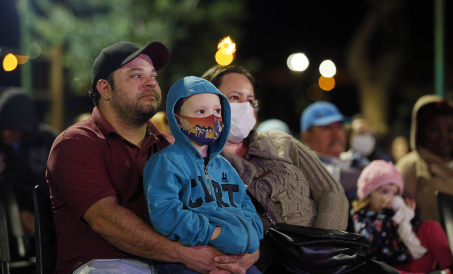 Ivaiporã recebe a primeira edição do Cinema na Praça com alegria e entusiasmo