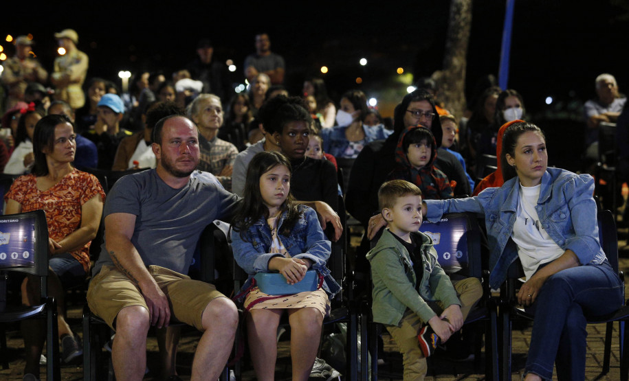 Ivaiporã recebe a primeira edição do Cinema na Praça com alegria e entusiasmo
