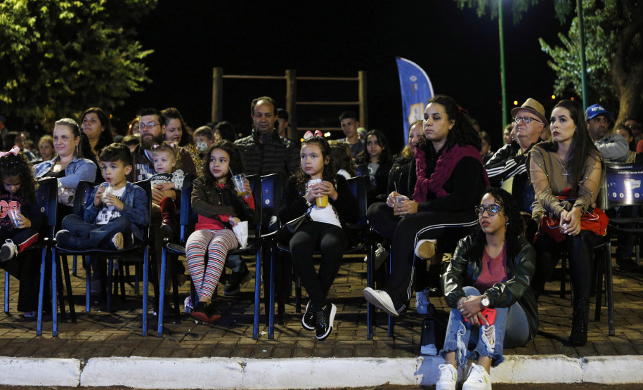 Ivaiporã recebe a primeira edição do Cinema na Praça com alegria e entusiasmo
