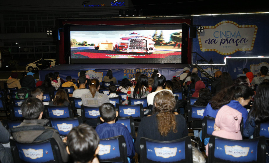 Ivaiporã recebe a primeira edição do Cinema na Praça com alegria e entusiasmo