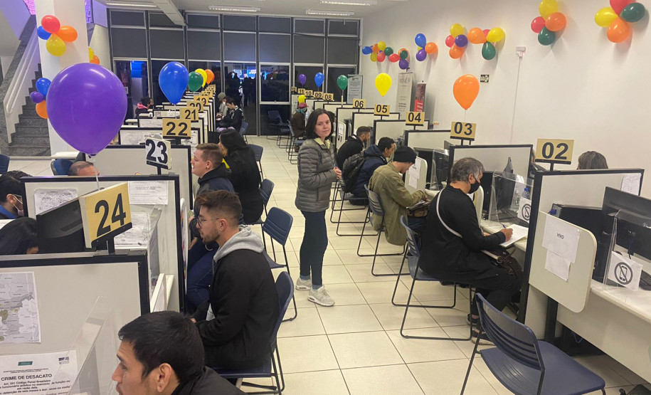 Mutirão LGBTI+ encaminha mais de 200 pessoas para vagas de emprego em Curitiba