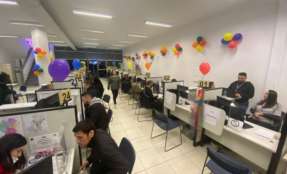 Mutirão LGBTI+ encaminha mais de 200 pessoas para vagas de emprego em Curitiba