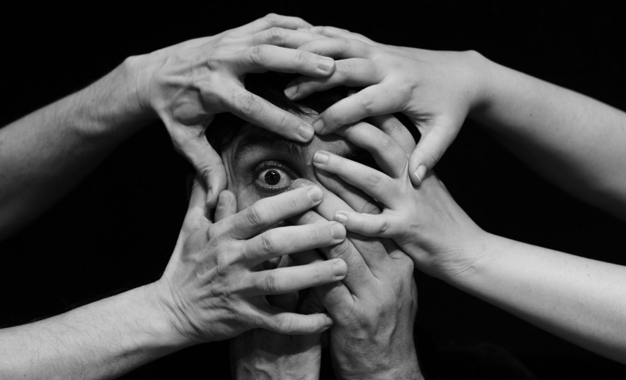 “Esperando Beltrano”, no qual os personagens Fulano e Sicrano revisitam de forma ácida o universo do teatro contemporâneo.