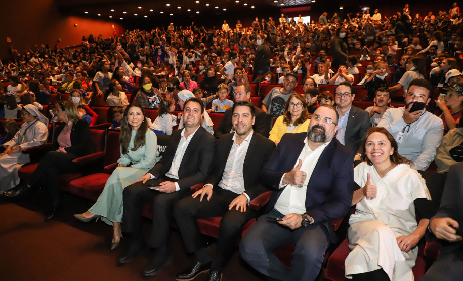 O Programa Criança no Teatro foi lançado nessa quarta-feira (22) pelo governador Carlos Massa Ratinho Júnior para uma plateia de cerca de 1,2 mil estudantes de escolas públicas de Curitiba e Região Metropolitana