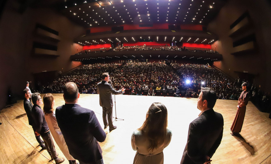 O Programa Criança no Teatro foi lançado nessa quarta-feira (22) pelo governador Carlos Massa Ratinho Júnior para uma plateia de cerca de 1,2 mil estudantes de escolas públicas de Curitiba e Região Metropolitana