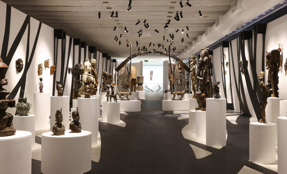 MON promove visita mediada, oficina e videoconferência da exposição de arte africana