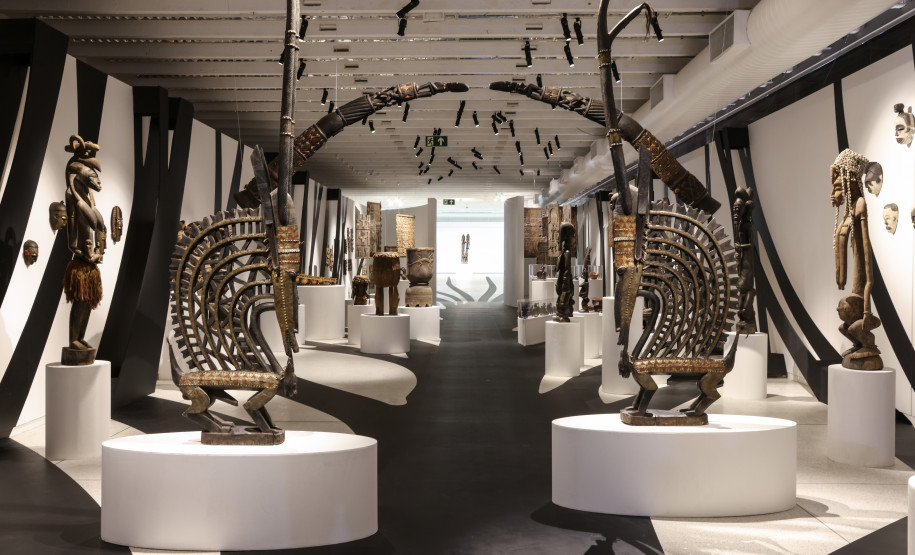 MON promove visita mediada, oficina e videoconferência da exposição de arte africana