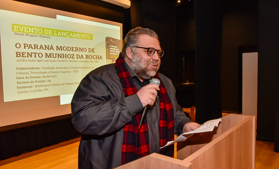 Governador prestigia lançamento de livro sobre Bento Munhoz da Rocha Netto