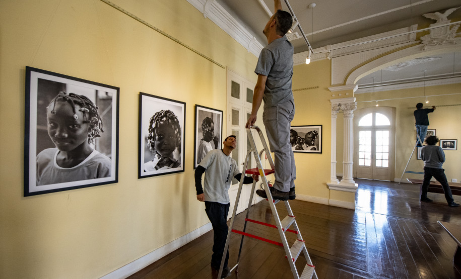 Técnicos de montagem no MIS-PR