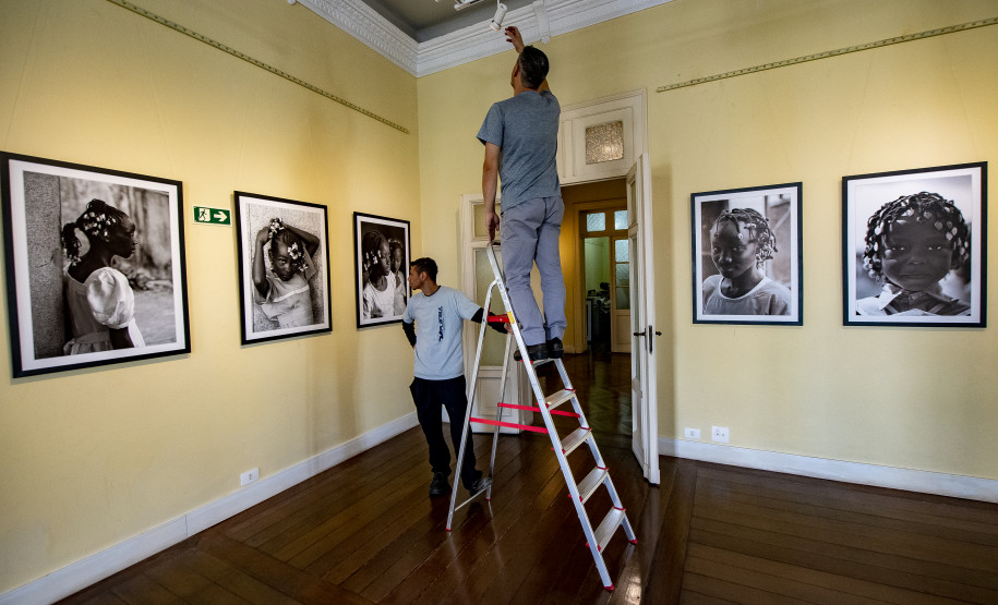 Técnicos de montagem no MIS-PR