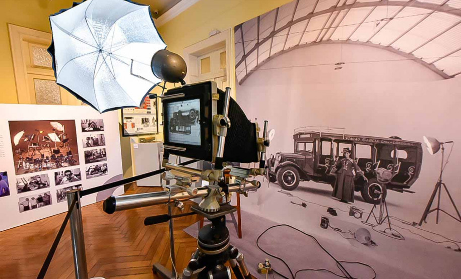 “Kalk – 91 anos de história", que homenageia a trajetória do curitibano José Kalkbrenner, expert da fotografia publicitária e do fotojornalismo. -