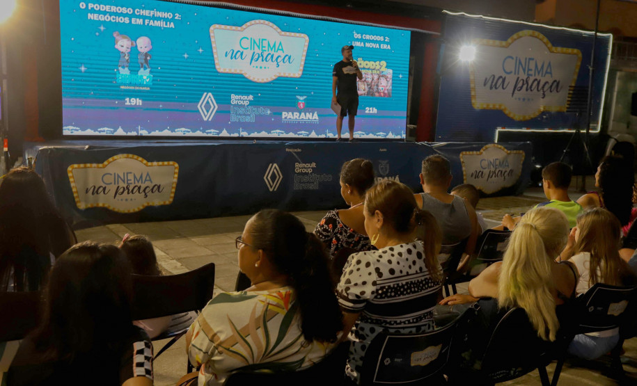 Cinema na Praça irá a quatro balneários de Pontal do Paraná esta semana -