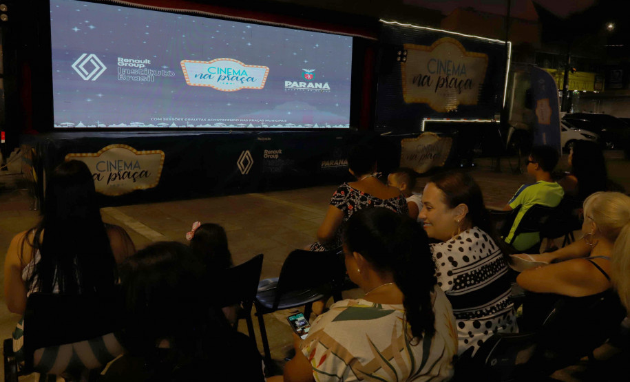 Cinema na Praça irá a quatro balneários de Pontal do Paraná esta semana -