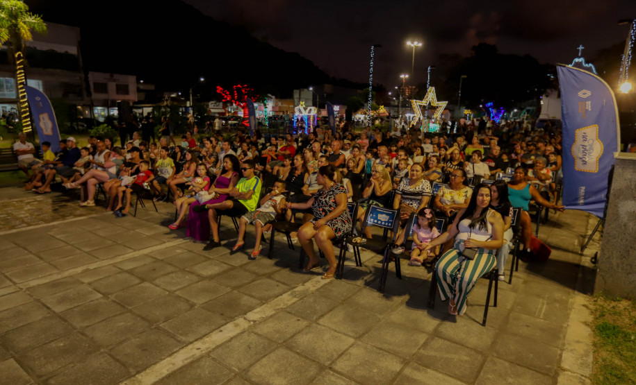 Cinema na Praça irá a quatro balneários de Pontal do Paraná esta semana -
