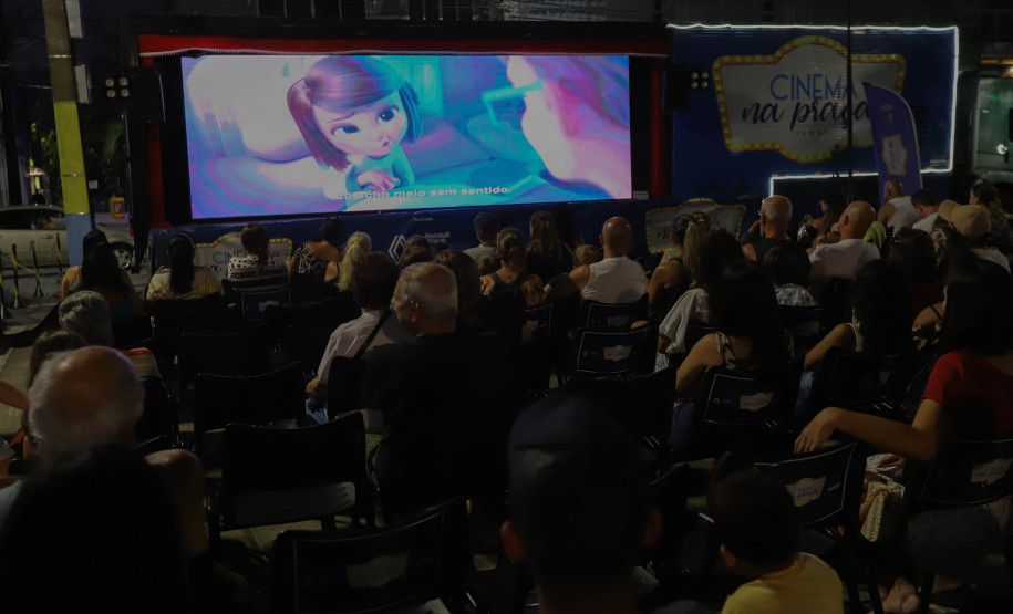 Cinema na Praça irá a quatro balneários de Pontal do Paraná esta semana -