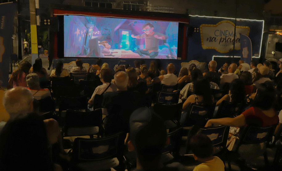 Cinema na Praça irá a quatro balneários de Pontal do Paraná esta semana -