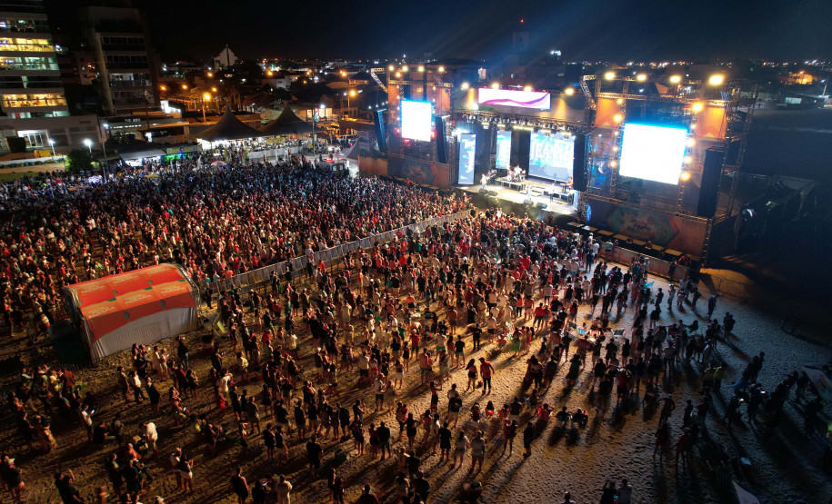 Shows no Litoral: sertanejo e forró embalam fim de semana em Matinhos e Pontal do Paraná - Antony & Gabriel
