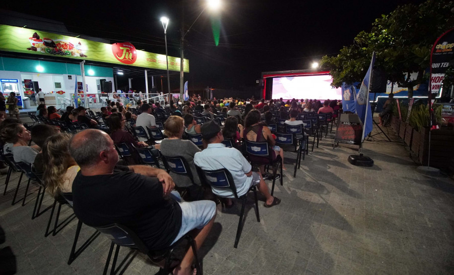 Programa Cinema na Praça apresenta sessões em mais quatro balneários de Pontal do Paraná