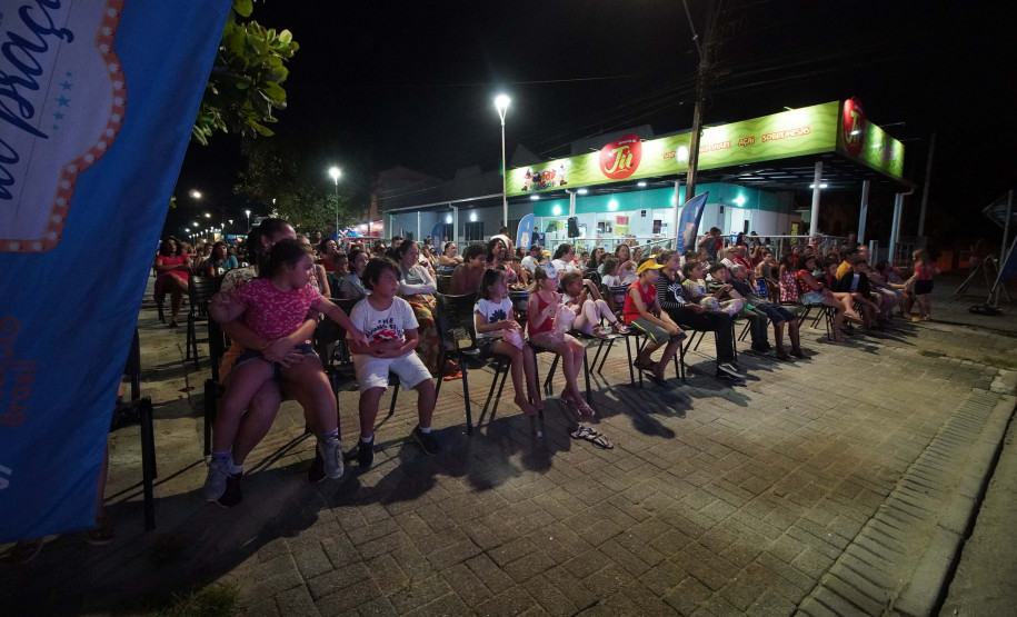 Programa Cinema na Praça apresenta sessões em mais quatro balneários de Pontal do Paraná