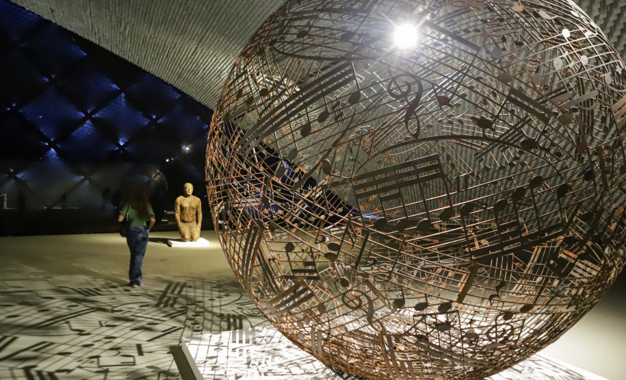 Com mais de 390 mil visitantes, MON registra público recorde em 2022; acervo é quintuplicado -