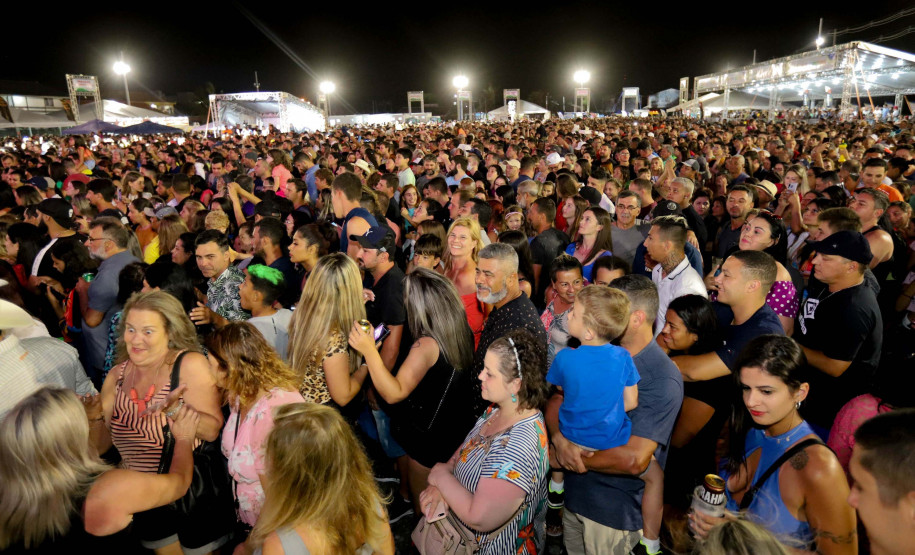 Shows no Litoral: sertanejo e forró embalam fim de semana em Matinhos e Pontal do Paraná - Antony & Gabriel