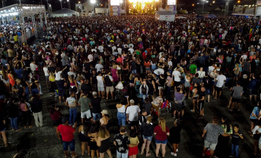 Shows no Litoral: sertanejo e forró embalam fim de semana em Matinhos e Pontal do Paraná - Antony & Gabriel