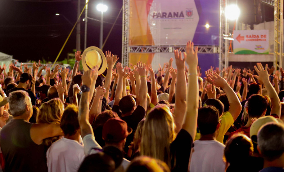 Shows no Litoral: sertanejo e forró embalam fim de semana em Matinhos e Pontal do Paraná - Antony & Gabriel
