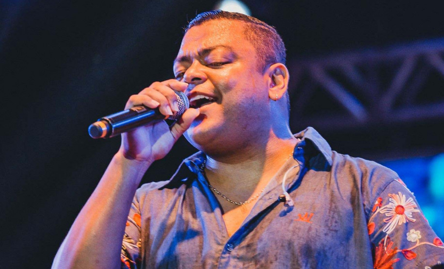 O público vai se despedir dos shows com o axé e o pagode do Grupo Sempre Tem e do Ara Ketu, que se revezam nos palcos.