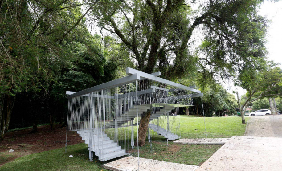 MON sem Paredes – Artistas Conquistam os Jardins do MON