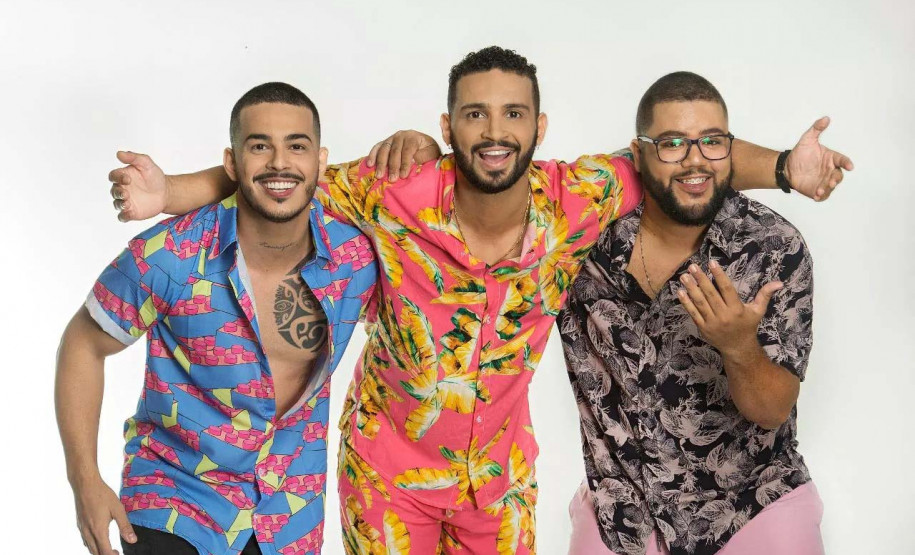 O público vai se despedir dos shows com o axé e o pagode do Grupo Sempre Tem e do Ara Ketu, que se revezam nos palcos.