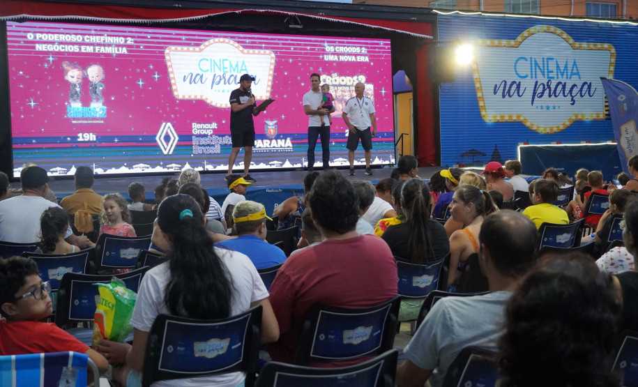 Paranaguá recebe sessões extras do Cinema na Praça na quarta; temporada encerra em Matinhos