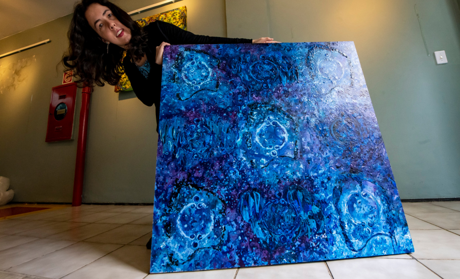 A ítalo-brasileira Daniela Marton, autora das obras, é artista visual e arquiteta.