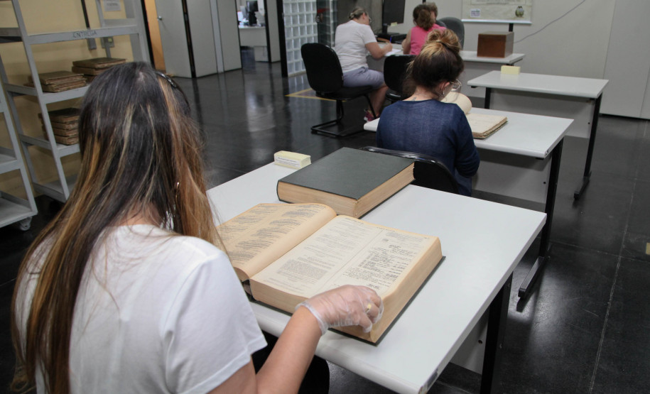 Arquivo Público do Paraná vira cenário de documentário sobre a família Urban -