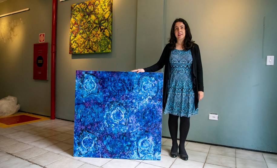 A ítalo-brasileira Daniela Marton, autora das obras, é artista visual e arquiteta.