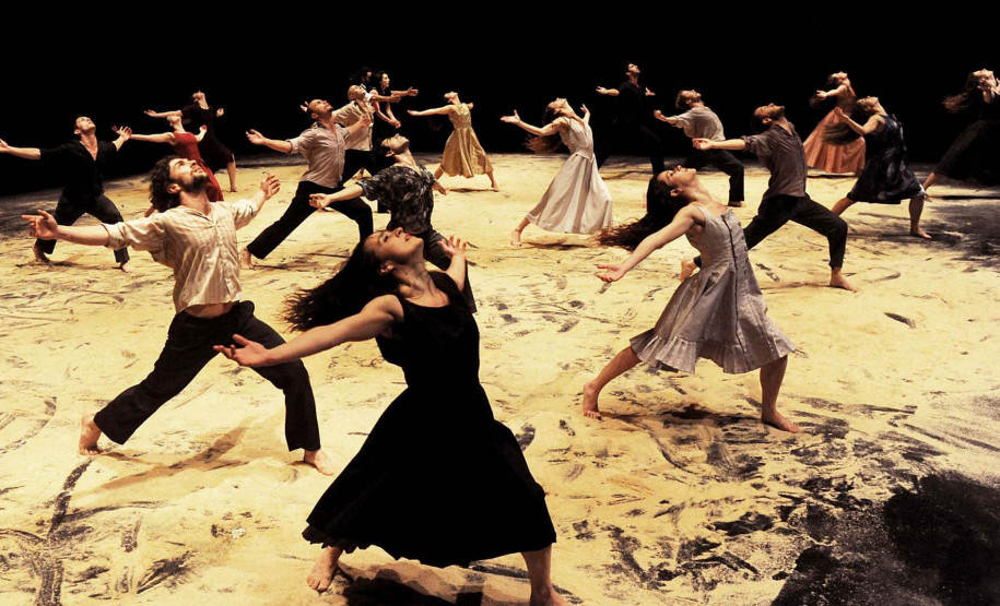 Em dois formatos, história do Balé Teatro Guaíra é publicada em livro com mais de 100 fotos