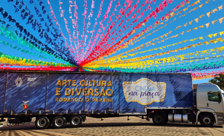 Cinema na Praça começa nesta segunda roteiro em bairros de Curitiba