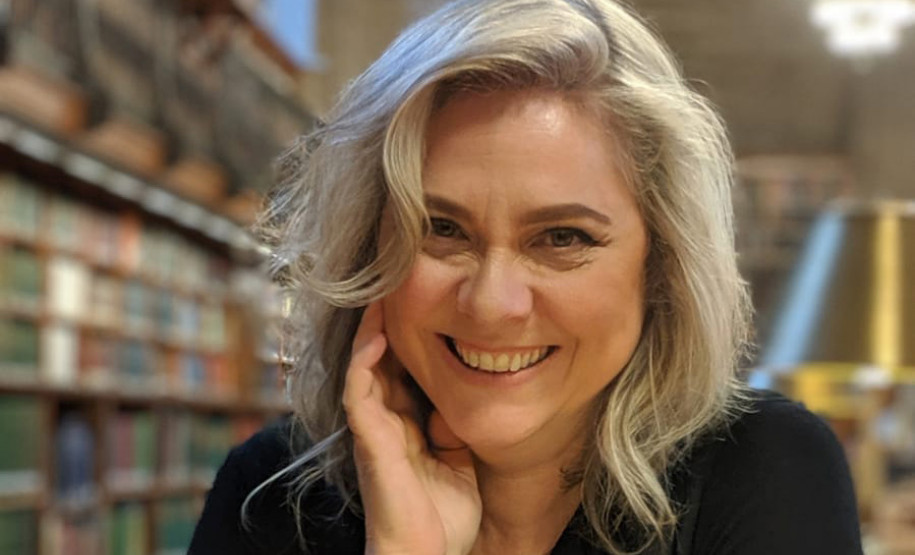 A Biblioteca Pública do Paraná promove nesta sexta-feira (24), às 14h, o primeiro encontro do grupo de convivência Mulheres Eficientes, voltado para mulheres com deficiência visual ou baixa visão. Coordenada pela Seção Braille da instituição — com mediação da professora de Orientação e Mobilidade Lilian Merege Biglia