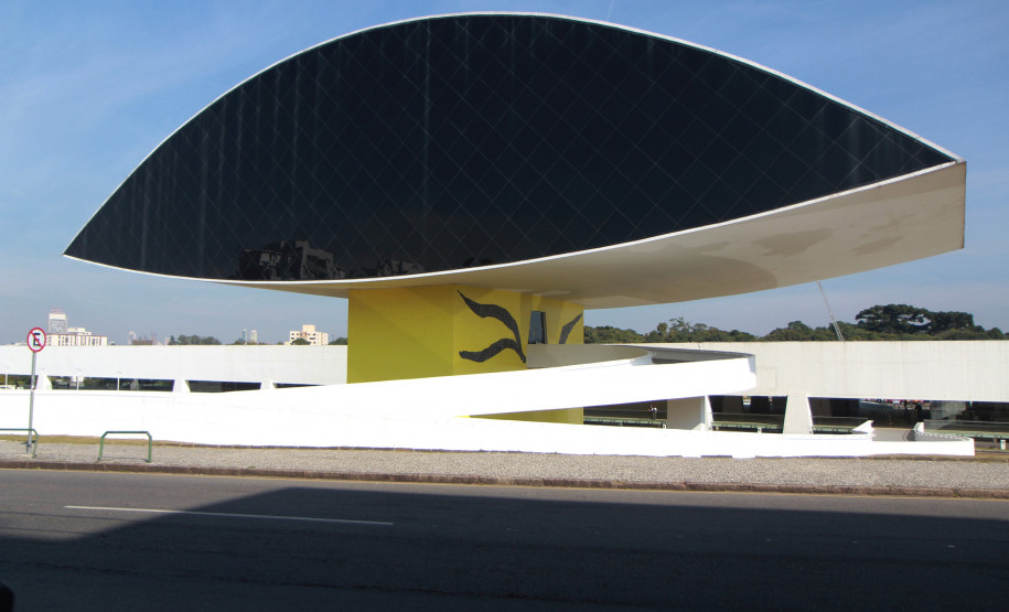 Curitiba, 03 de novembro de 2022 - Exposição “Luz e Espaço” localizada em em duas salas no 3º andar da Torre do Olho do Museu Oscar Niemeyer (MON)