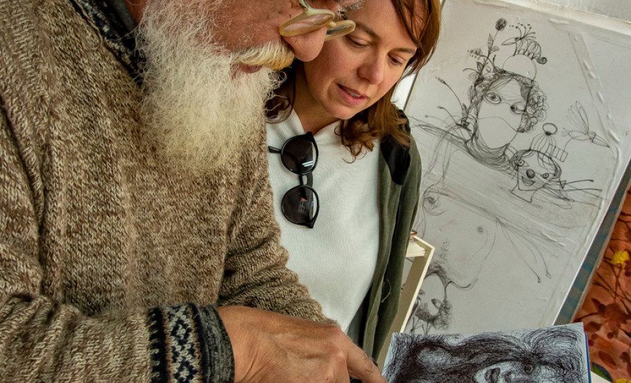 “Bota-fora do Retta” marca despedida do artista da residência na Academia Alfredo Andersen. Na foto, Retta e Luiz Vidal