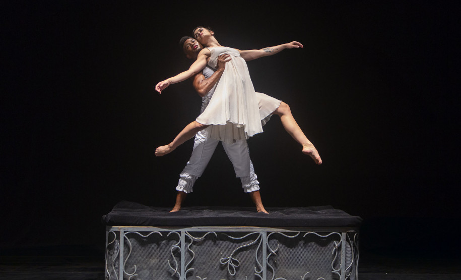 Balé Teatro Guaíra e Orquestra Sinfônica reinterpretam “Romeu e Julieta”