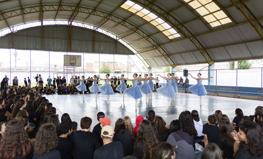 O projeto "Guaíra para todos" promove a circulação dos corpos artísticos para outros espaços