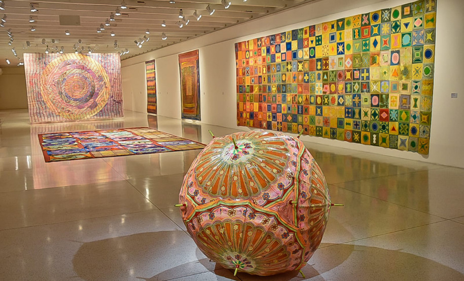 Programação Museus Feriado. Na foto, exposição Delson Uchôa