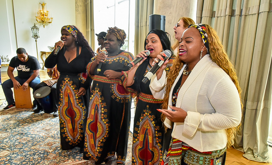 A ministra da Cultura, Margareth Menezes, participou do encerramento do Fórum Nacional de Secretários e Dirigentes Estaduais da Cultura, realizado na capital paranaense.