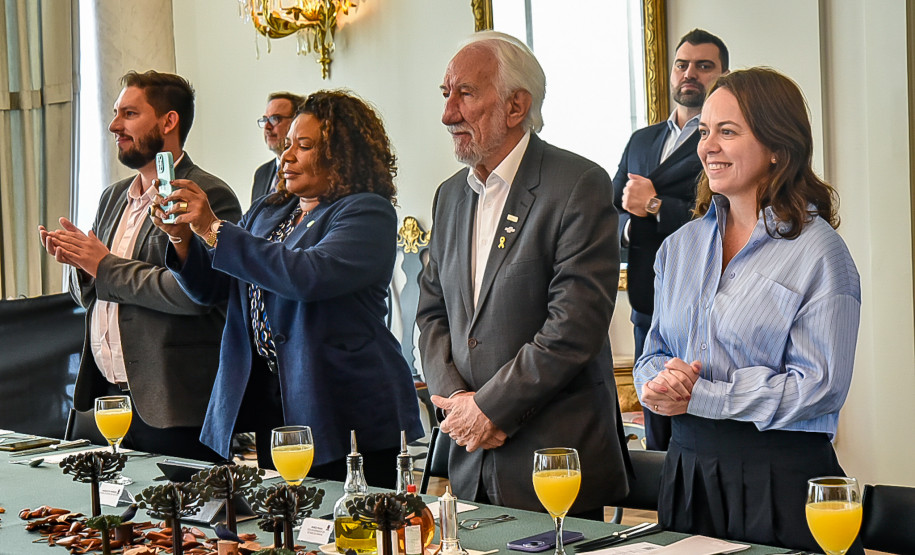 A ministra da Cultura, Margareth Menezes, participou do encerramento do Fórum Nacional de Secretários e Dirigentes Estaduais da Cultura, realizado na capital paranaense.