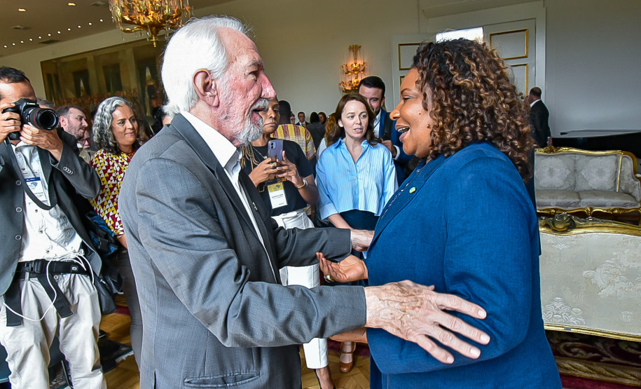 A ministra da Cultura, Margareth Menezes, participou do encerramento do Fórum Nacional de Secretários e Dirigentes Estaduais da Cultura, realizado na capital paranaense.