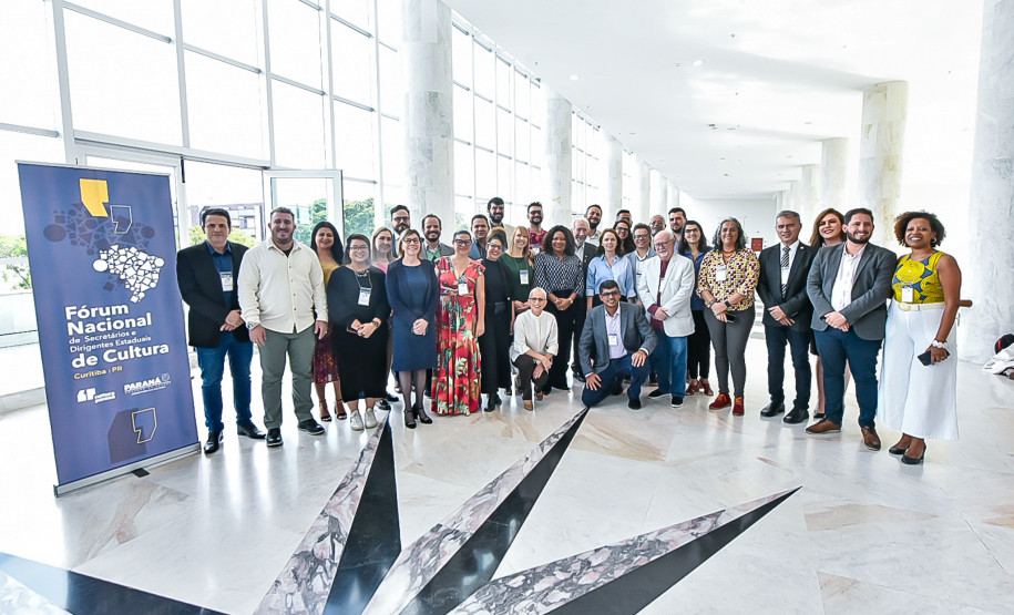 A ministra da Cultura, Margareth Menezes, participou do encerramento do Fórum Nacional de Secretários e Dirigentes Estaduais da Cultura, realizado na capital paranaense.
