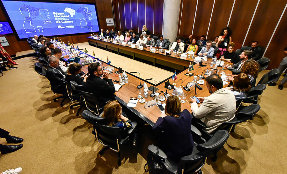A ministra da Cultura, Margareth Menezes, participou do encerramento do Fórum Nacional de Secretários e Dirigentes Estaduais da Cultura, realizado na capital paranaense.