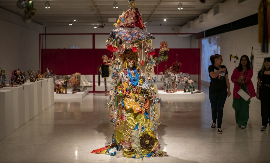 Exposição de Efigênia Rolim e Hélio Leites no MAC-PR é finalista do prêmio ABCA