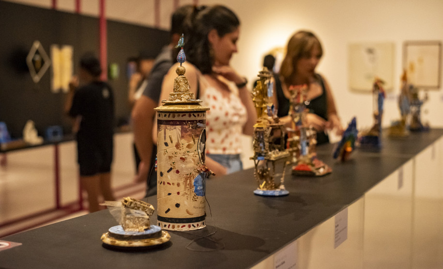 Exposição de Efigênia Rolim e Hélio Leites no MAC-PR é finalista do prêmio ABCA