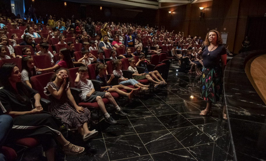 Programa Crianças no Teatro chega ao Noroeste, Campos Gerais e RMC em junho